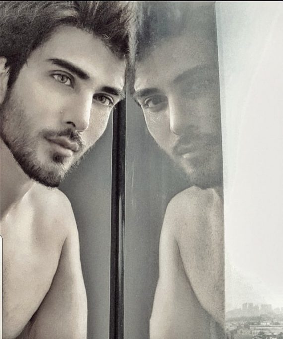 Imran Abbas Never Hesitates To Go Shirtless Here Is Why Reviewit Pk