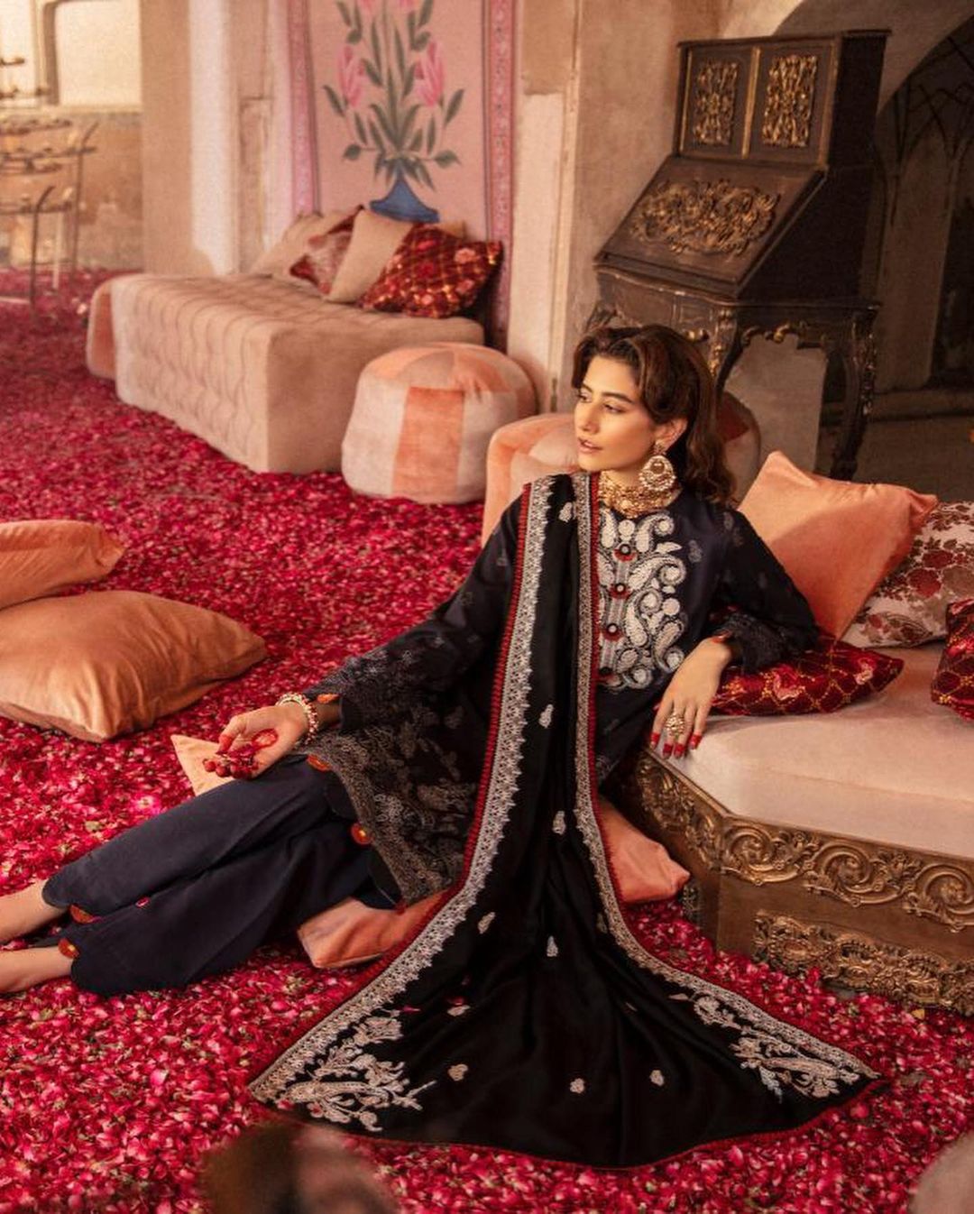 Syra Yousuf Looking Graceful In This New Photo Shoot For Cross Stitch