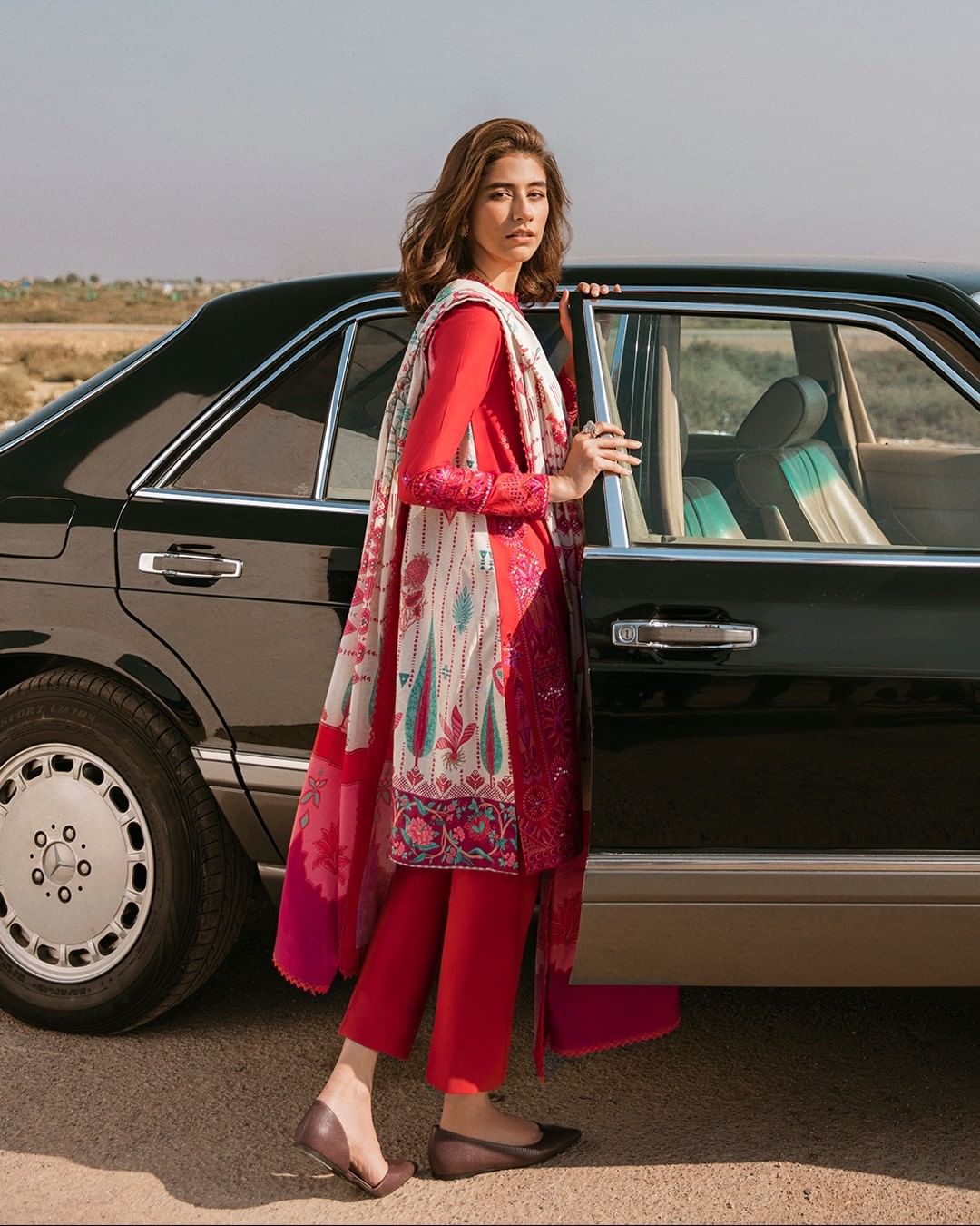 Syra Yousaf Looks Super Chic In Her Latest Shoot For Zaha Reviewit Pk