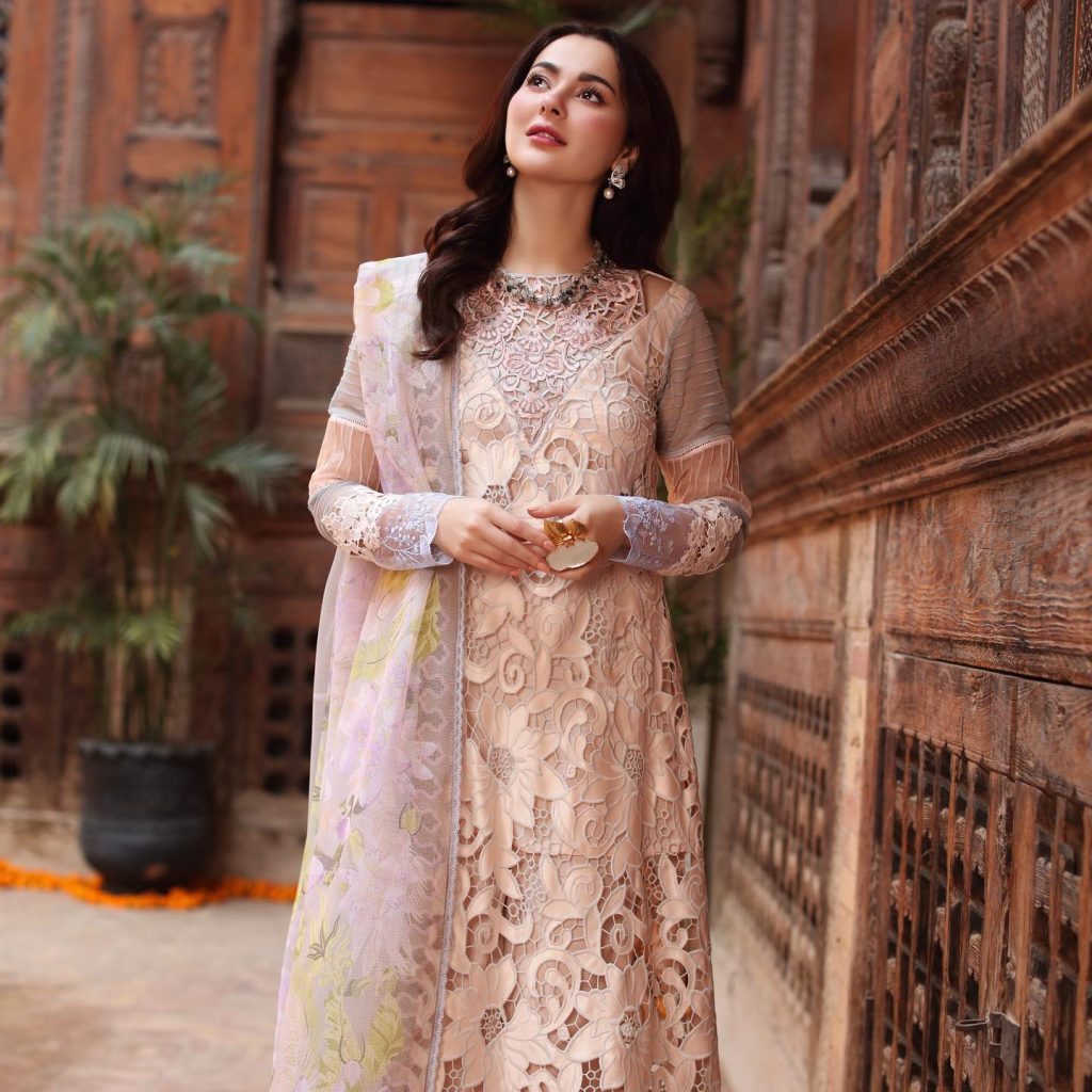 Hania Aamir Is A Stunner In Sable Vogue Lawn Collection 2022