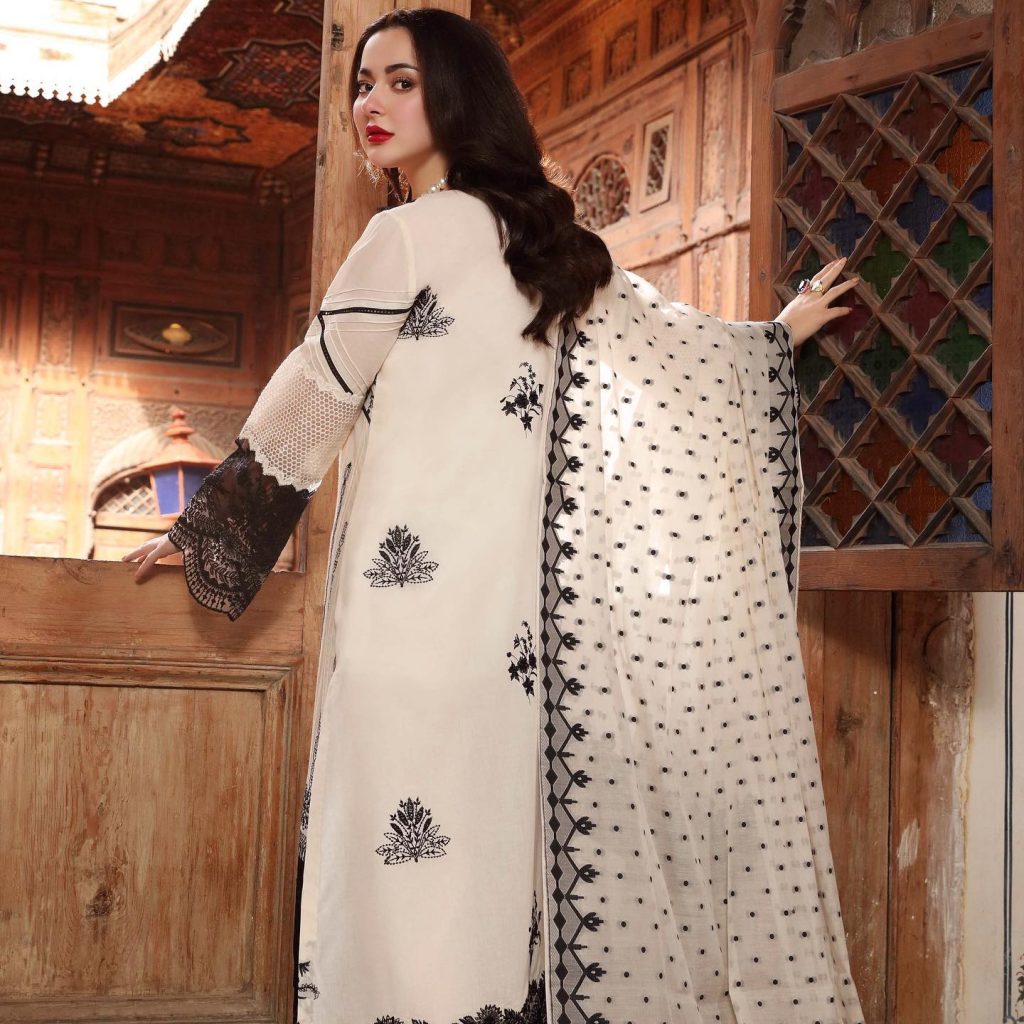 Hania Aamir Is A Stunner In Sable Vogue Lawn Collection 2022