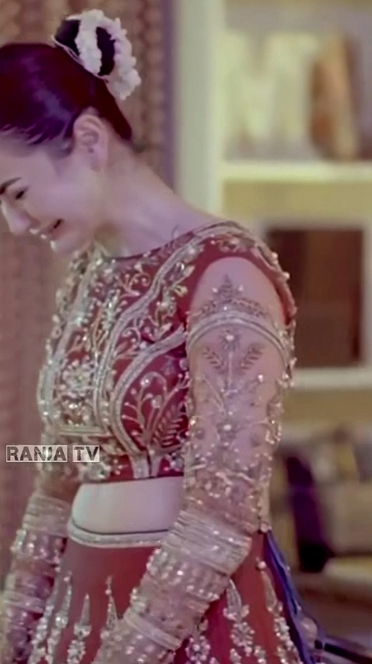 Hania Aamir S Bridal Dress In Mujhe Pyaar Hua Tha Gets Criticism