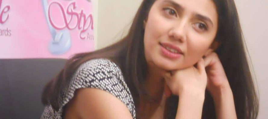 Pictures of Mahira Khan from Lux Live Chat Session!