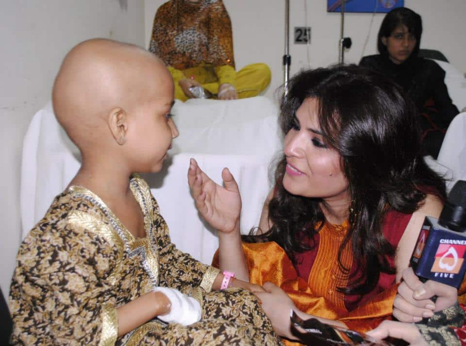 Resham brings smiles to cancer patients  (3)