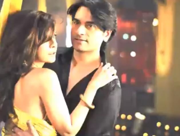 Humayun Saeed and Mahnoor Baloch indecent video leaked | Reviewit.pk