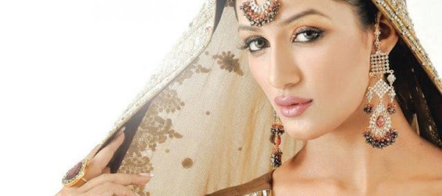 I am not an Item Girl says Mathira