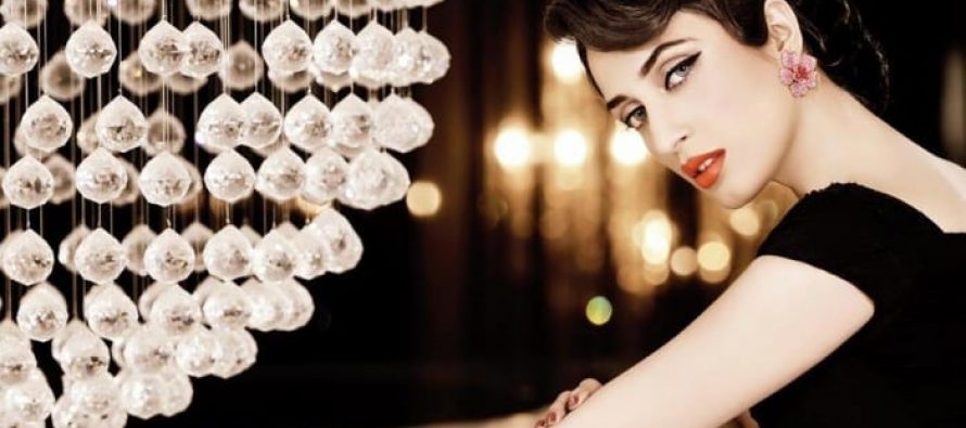Simple or Sultry: Actresses Who Rock Both Better Than Others!
