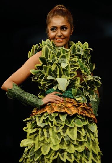 Indian Pakistani Ramp Model Pakistani Ramp Fashion: Wonderful or Weird? | Reviewit.pk