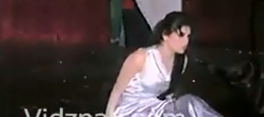 Female Model Fell on Ramp “Twice” during Fashion Show.