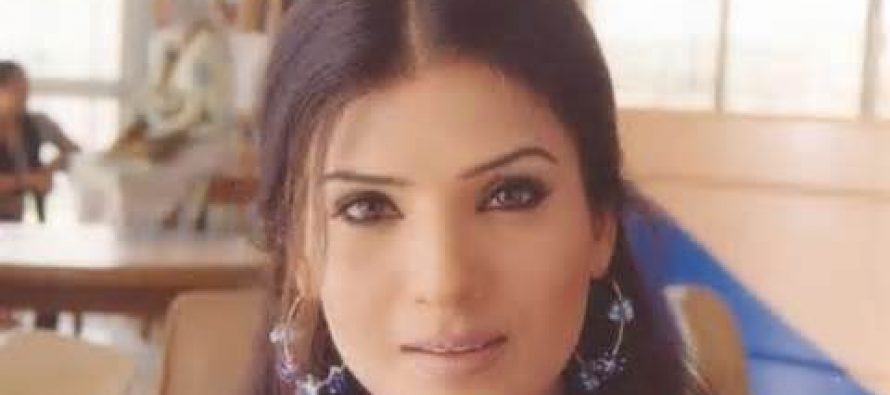 Resham distributed Eidi among film technicians and artists