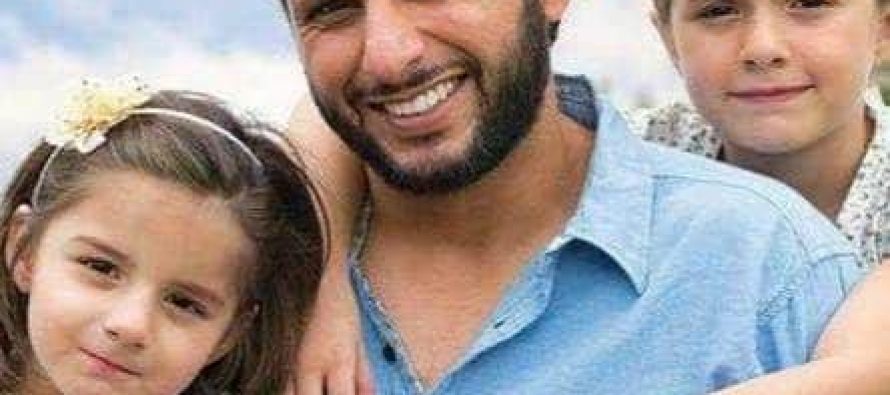 Shahid Afridi with daughters in TVC