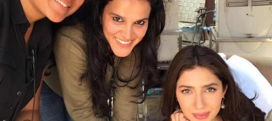 Mahira Khan & Shah Rukh Khan On The Sets Of Raees