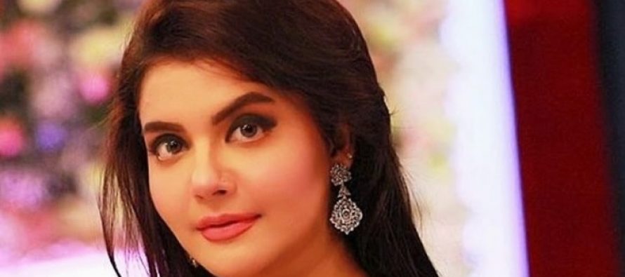 Nida Yasir Pays Her Audience To Tell “Stories” – Shocking Video