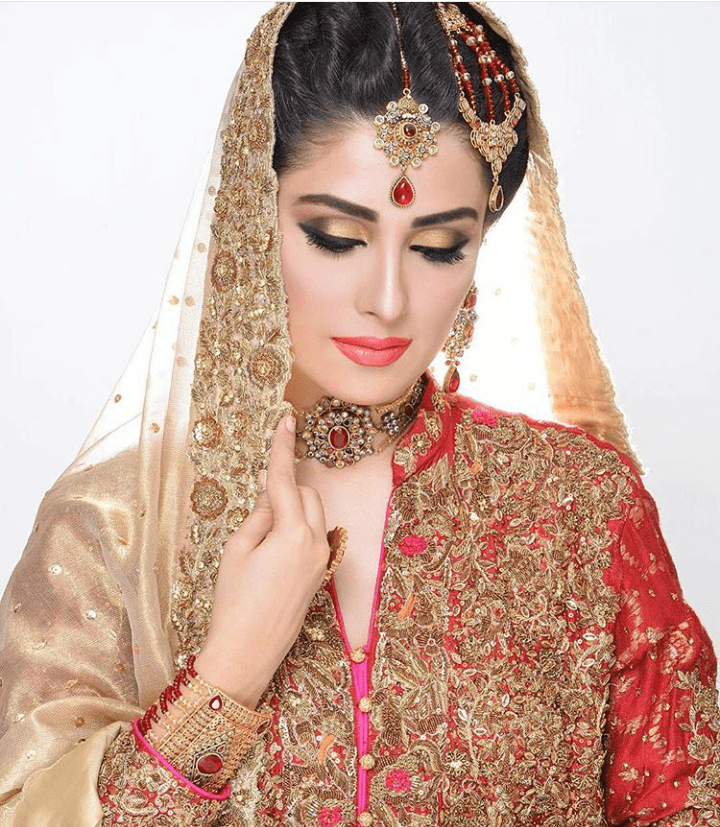 Aiza Khan's Latest Pictures | Reviewit.pk