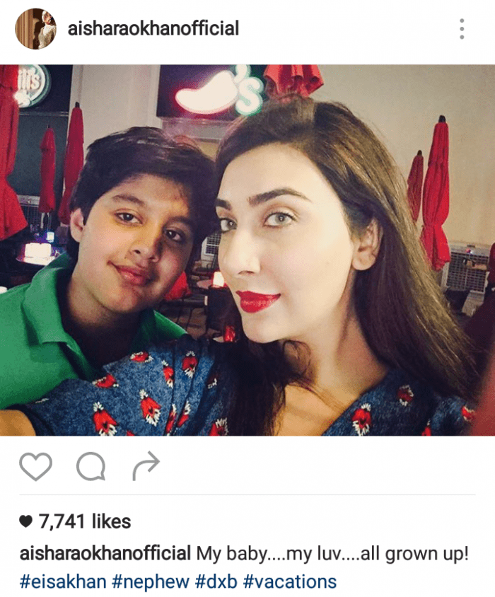 Ayesha Khan Shares Pictures Of Her Family | Reviewit.pk