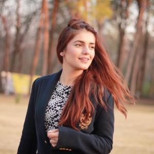 Momina-Mustehsan-17-300x300