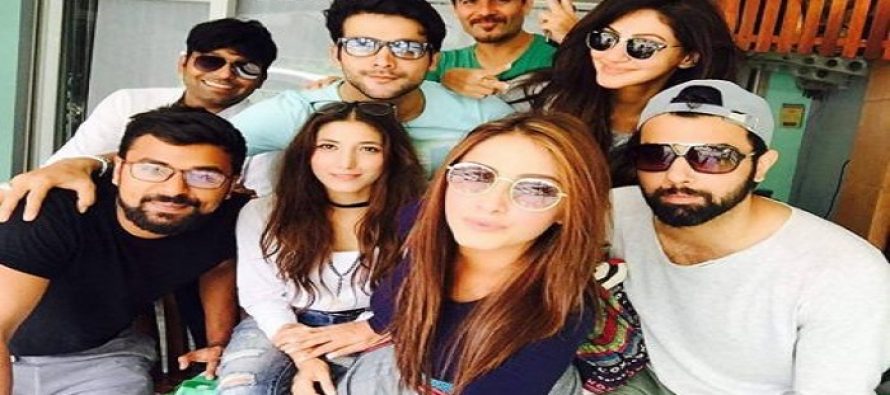 Stars at the Location of Film 100 crore!