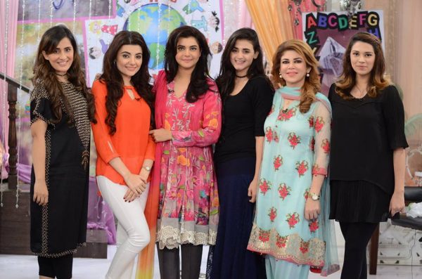 nida-yasir-with-guests-600x397