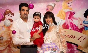 pakistani-celebrities-with-their-kids-2