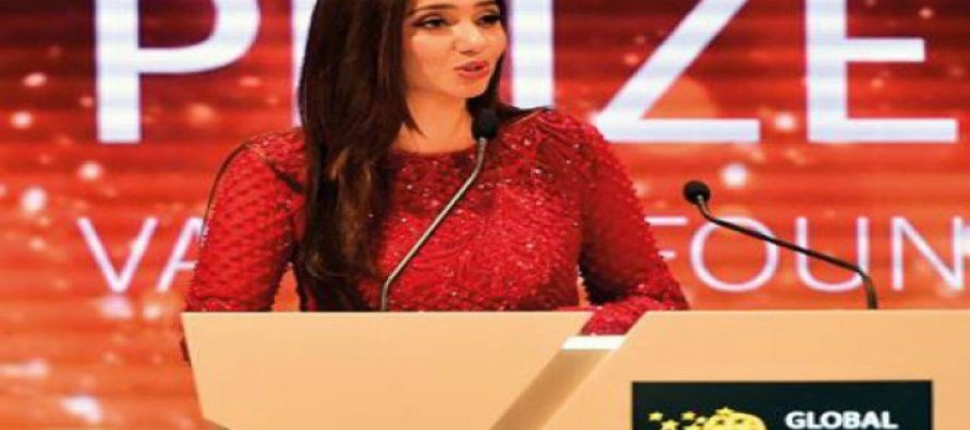 “Teachers are the true stars”, says Mahira Khan at Global Teacher Prize ceremony