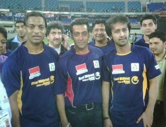 A Rare Old Picture Of Salman Khan, Atif Aslam & Shoaib Akhtar Has Surfaced Online!