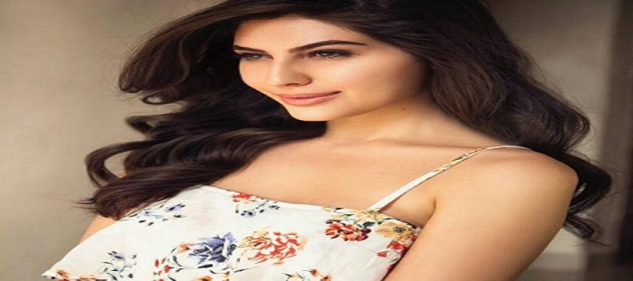 The New Beauty In Town: Maan Jao Naa’s Leading Lady Naaz Norouzi