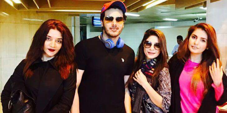 Momina Mustehsan To Sing For Upcoming Film Rehbra?