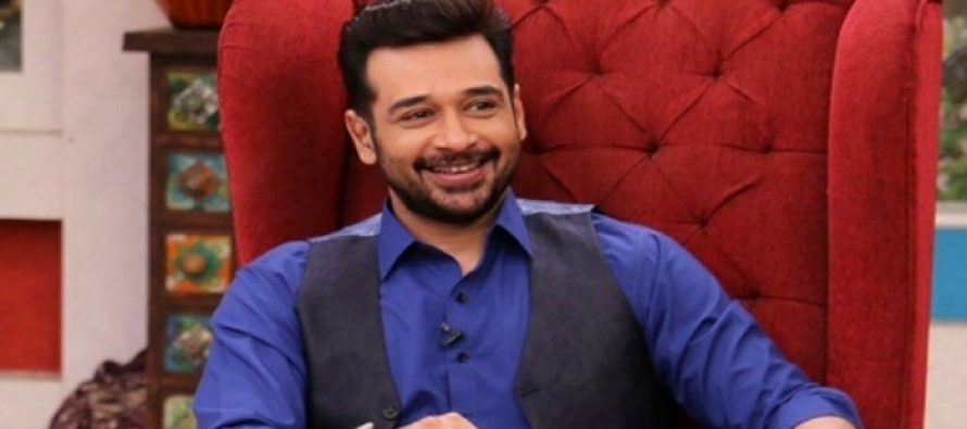 Faisal Qureshi Makes Fun Of Amir Liaquat Giving Airplanes In His Show