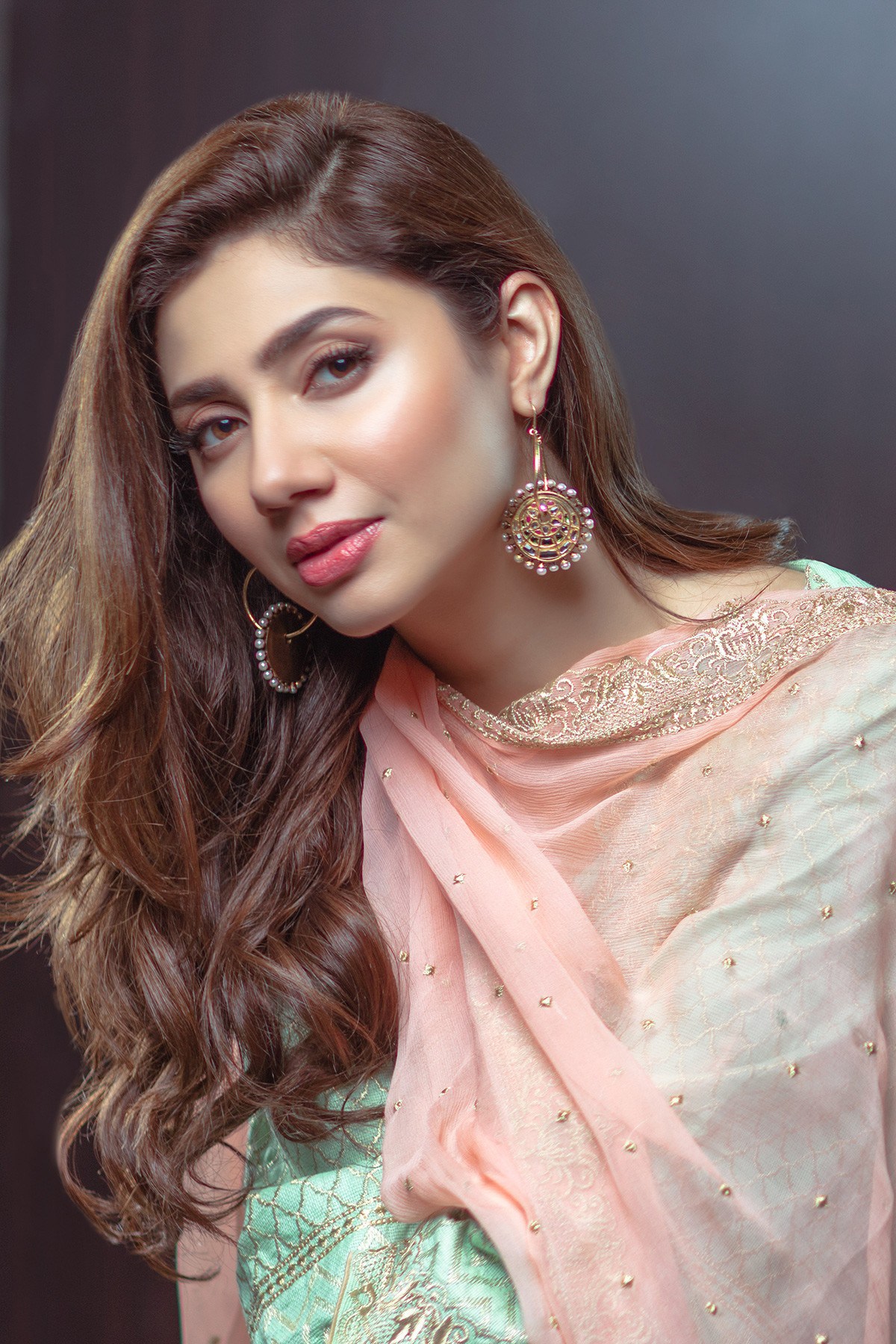 Mahira Khan Dazzles In Alkaram's Eid Collection!