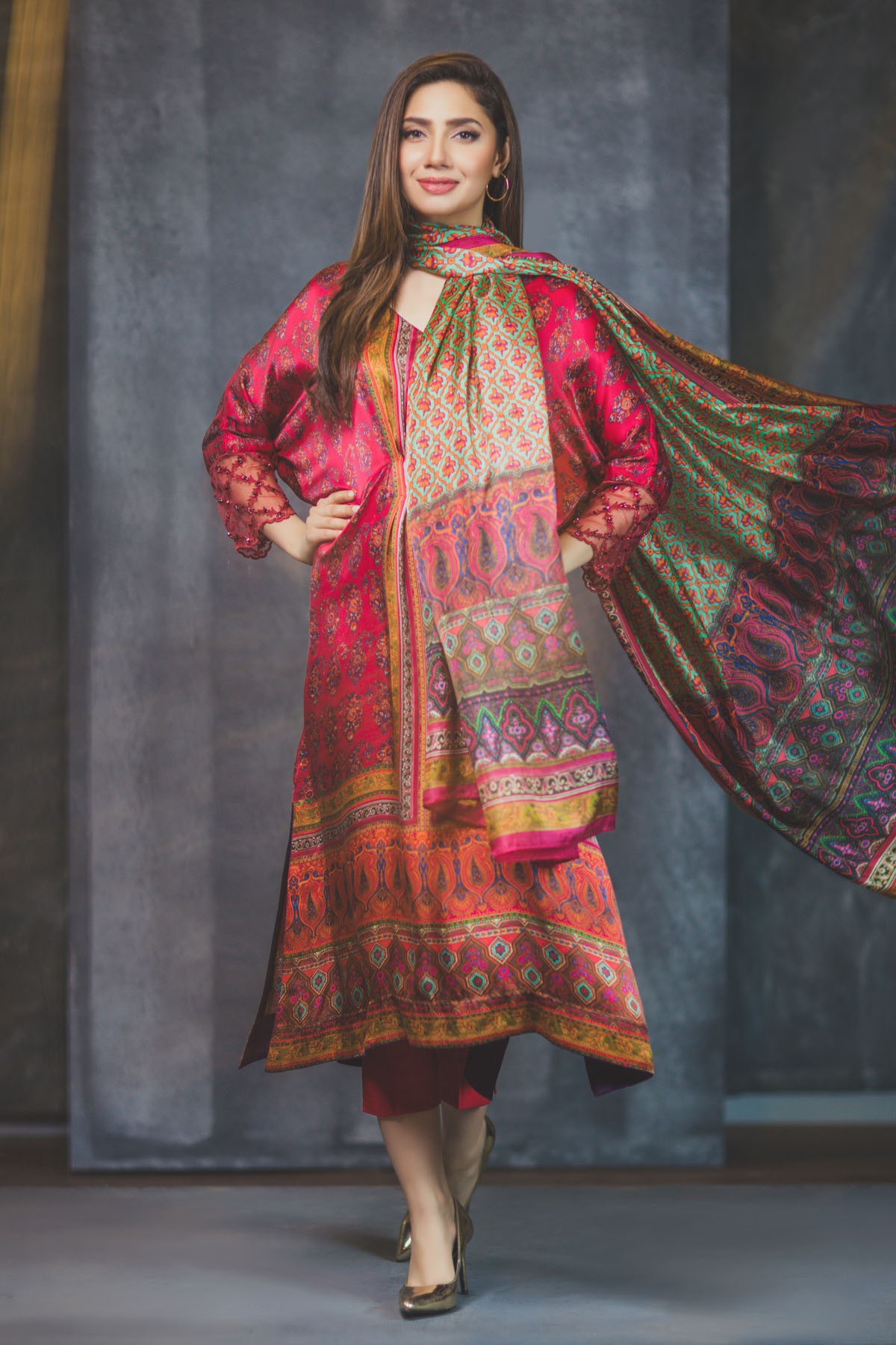 Mahira Khan Dazzles In Alkaram's Eid Collection!