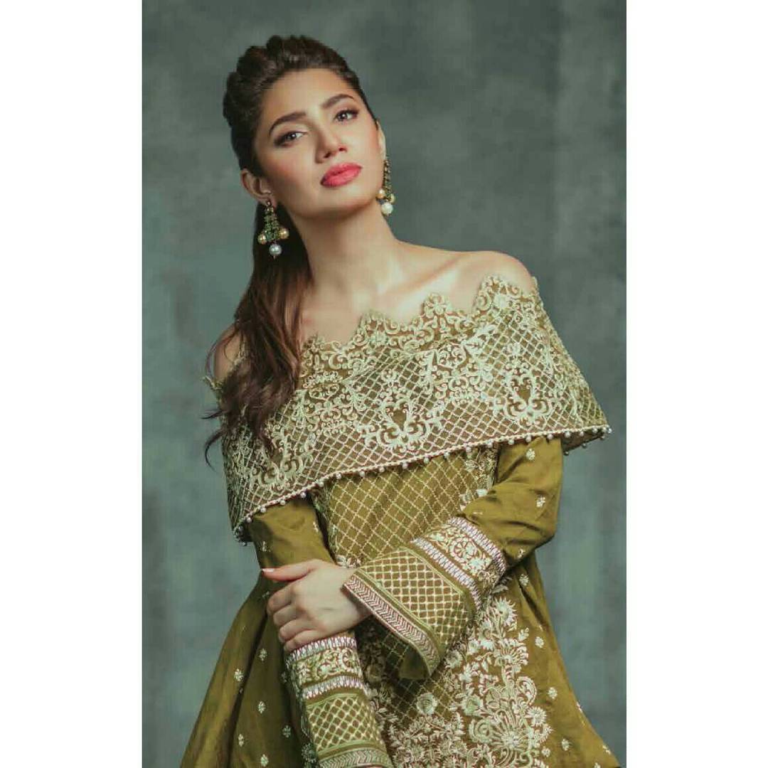 Mahira Khan Dazzles In Alkaram's Eid Collection!