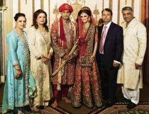 Amir Khan finally reconcile with family!