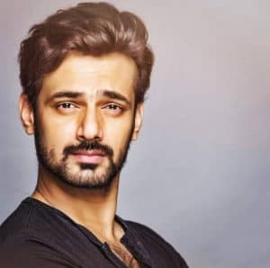 Zahid Ahmed - Biography, Age, Wife, Son, Dramas | Reviewit.pk