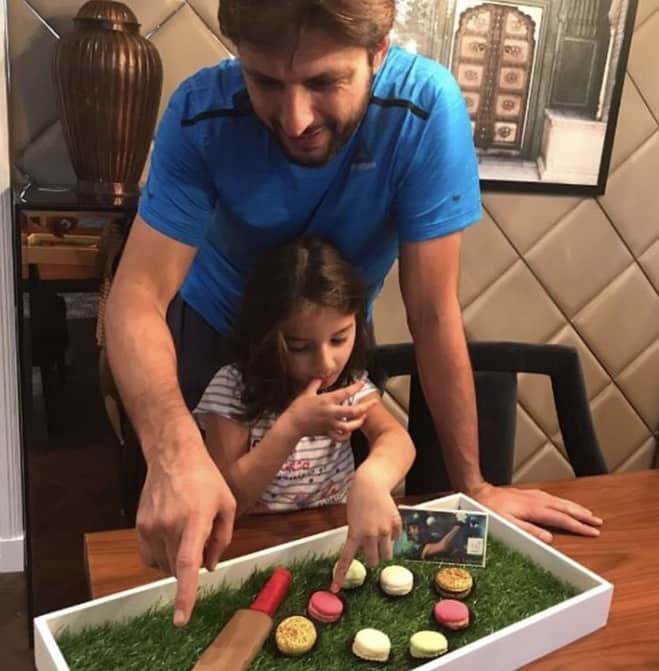 Look At Shahid Afridi's Holiday Clicks With Daughters