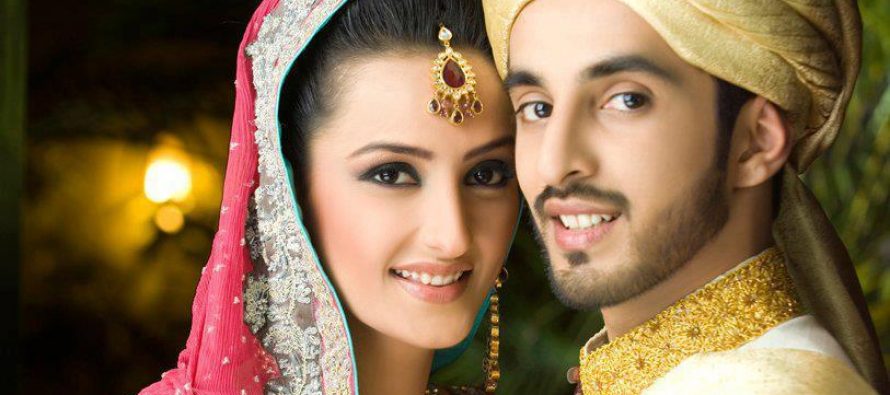 Make-up Artists Comment on Momal Sheikh’s Make-up!