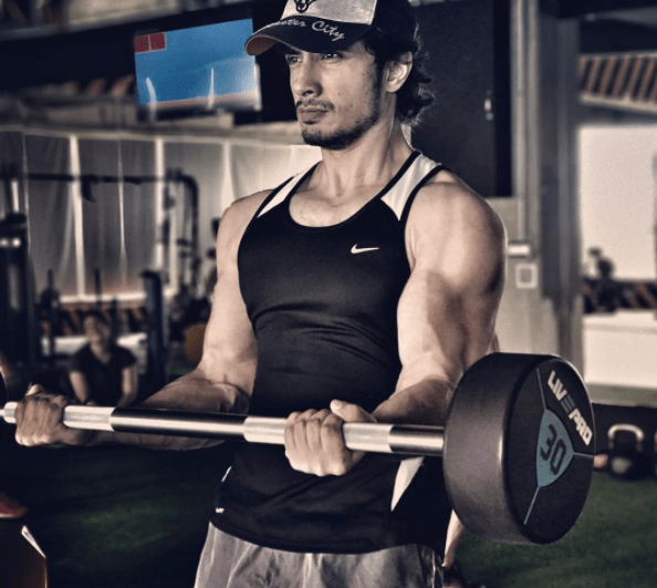 Ali Zafar's Weird Gym Picture Has Us All Wondering