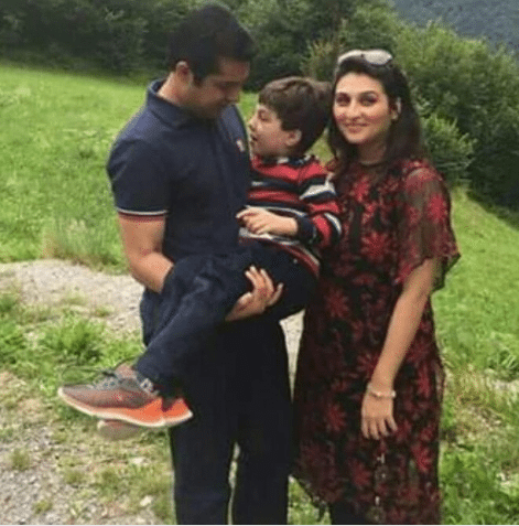 Iqrar-ul-Hassan And His Family Are Enjoying Summer Break In London