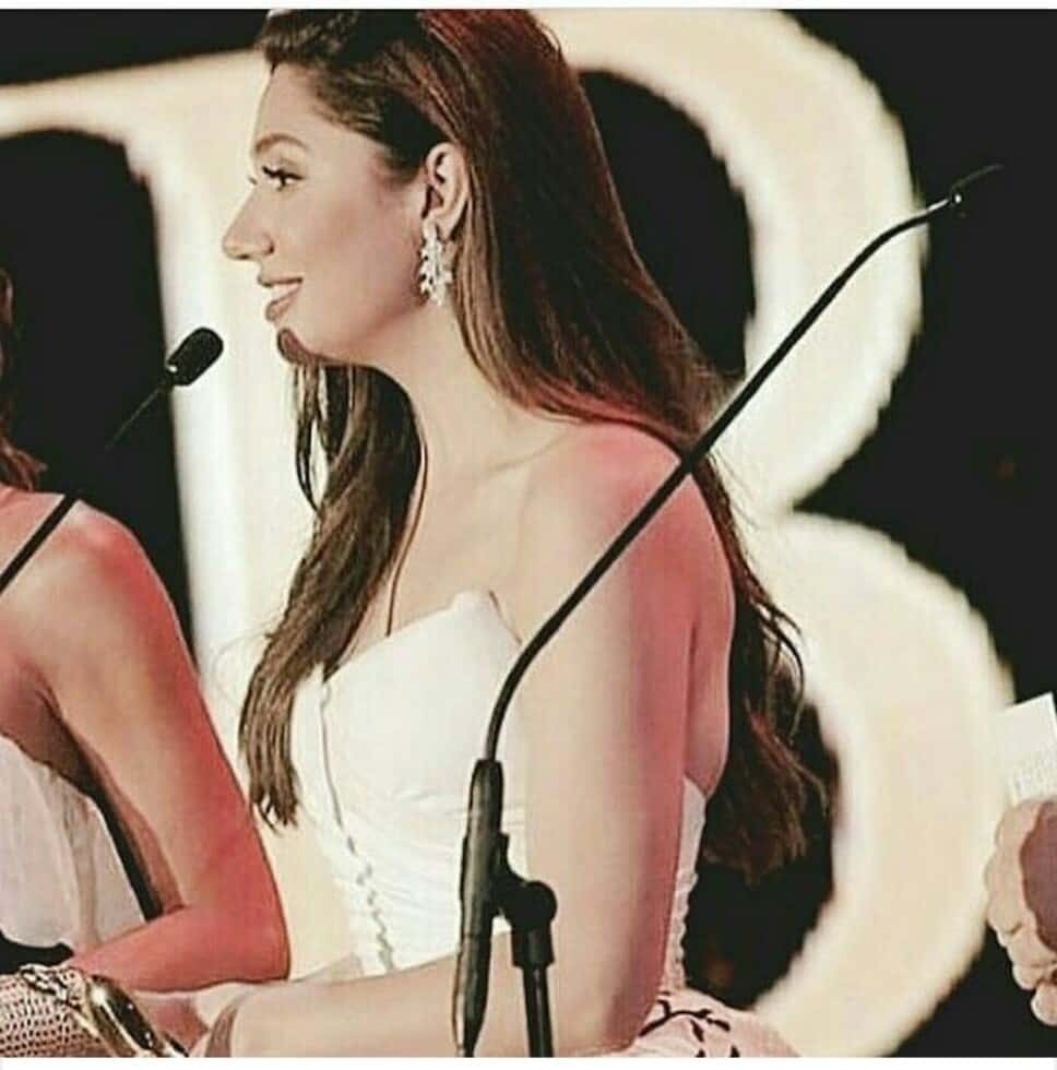 Mahira Khan Wins Big At The BIAF 2017!