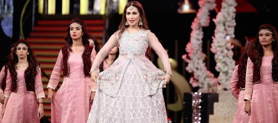 Reema Khan Stuns At Hum Awards!