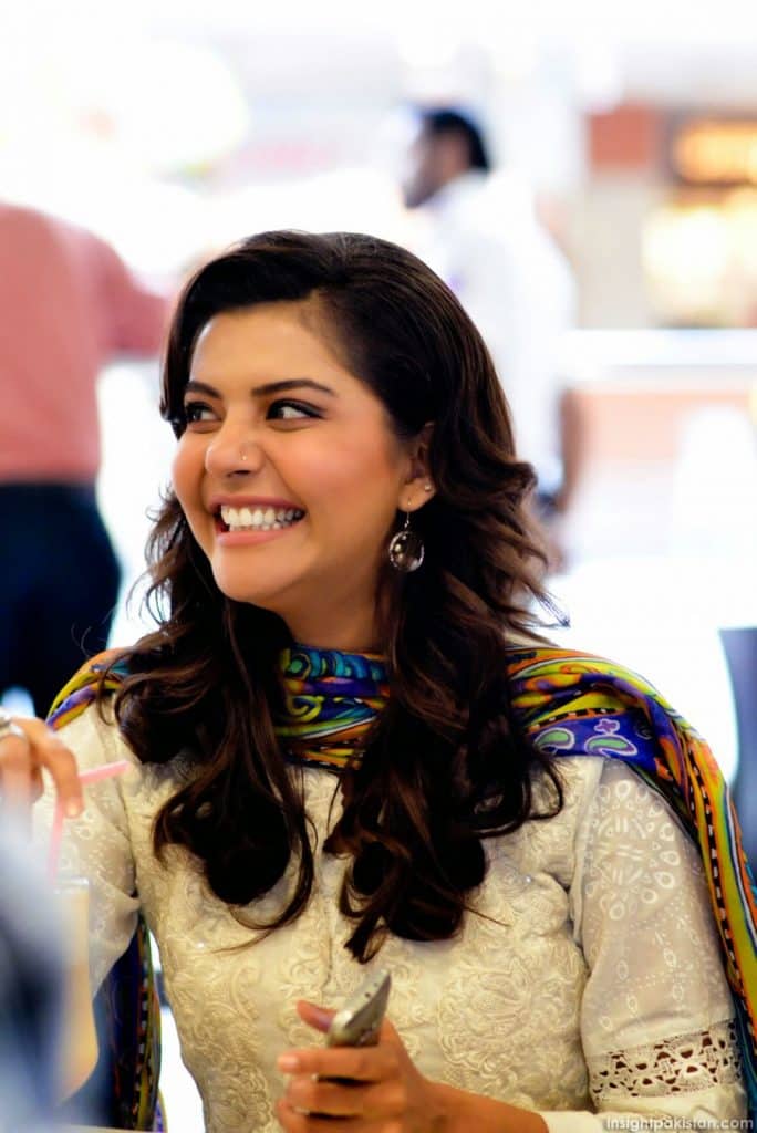 nida yasir beautiful wallpapers 4