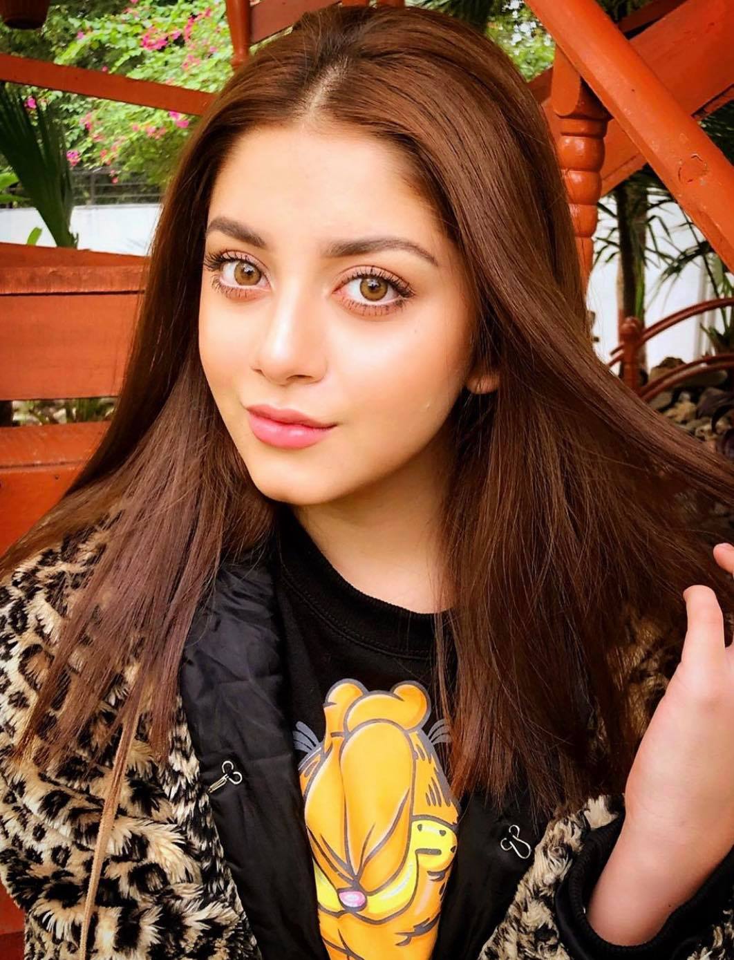 Beautiful Pictures Of Pakistani Actresses With The Most Beautiful Eyes