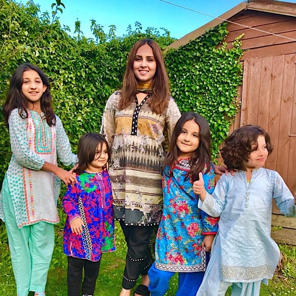Nimra Khan On Vacations With Family In London
