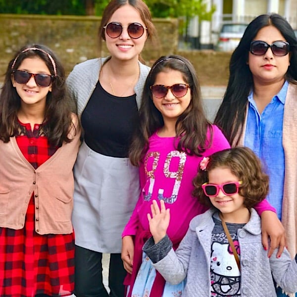 Nimra Khan On Vacations With Family In London