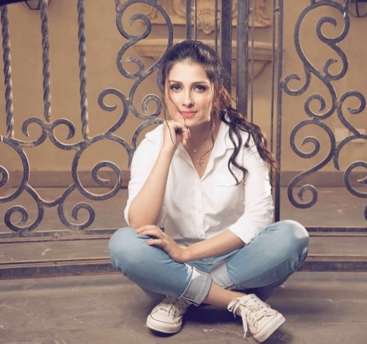 5 Things You Didn't Know About Ayeza Khan