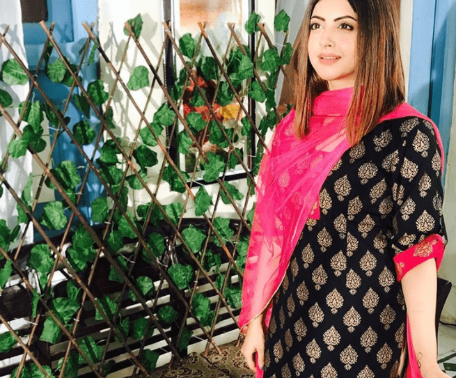 Momal Khalid Shares Pictures Of Her Upcoming Drama For BOL