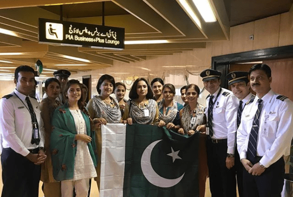 Momina Mustehsan Gave A Musical Surprise in PIA Flight