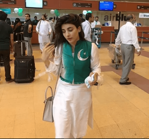 Urwa Hocane's Recent Airport Style Celebrates Azaadi