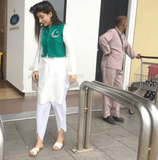 Urwa Hocane's Recent Airport Style Celebrates Azaadi