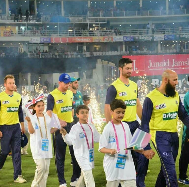World XI On Rickshaws!