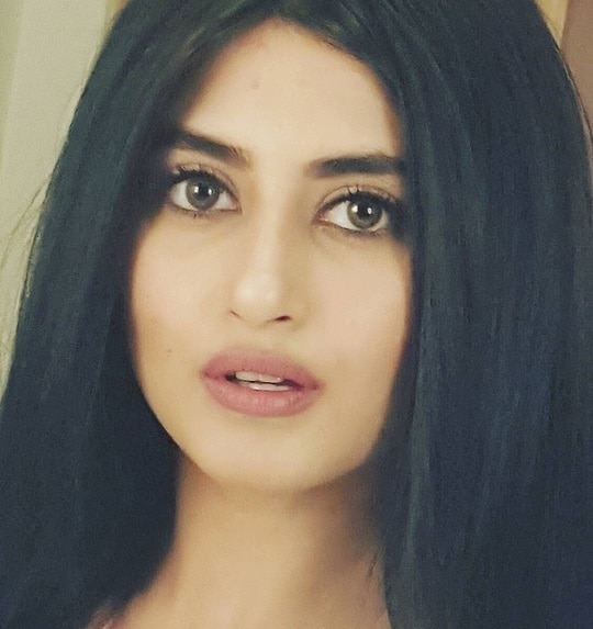 This Is What Sajal Ali Thinks About Actors Who Are All Over Social Media